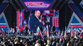 Τα πανό, τα συνθήματα και το «Ζ» στη φιλοπολεμική φιέστα του Πούτιν -Τι σημαίνουν