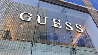 Συνεχιζόμενες καταγγελίες για σεξουαλικές επιθέσεις εναντίον του συνιδρυτή της Guess