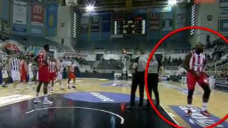 Ο Έισι έδειξε τα... γεννητικά του όργανα και τιμωρήθηκε ο ΠΑΟΚ