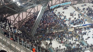 ΑΠΙΣΤΕΥΤΟ: Ρίψη δακρυγόνου από την αστυνομία στην κερκίδα των οπαδών του ΠΑΟΚ