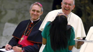 Το ποδοσφαιρικό δίλημμα που έθεσε σε μια Βραζιλιάνα ο Πάπας! (video)