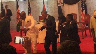 Ο Μπάρακ Ομπάμα χορεύει Lipala Dance και ξεσηκώνει τα πλήθη! (video)