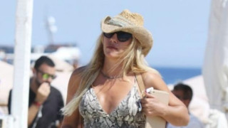 Το κοντό σορτσάκι της Γωγώς Μαστροκώστα (Pics)