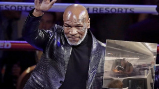 Μάικ Τάισον: Απαθανατίστηκε σε αναπηρικό καροτσάκι στο αεροδρόμιο του Μαϊάμι