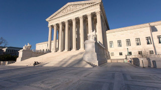 Χάμος στις ΗΠΑ: Το Ανώτατο Δικαστήριο βάζει «stop» στις αμβλώσεις