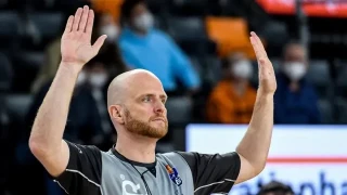 H Euroleague απολογήθηκε στον διαιτητή που αποκλείστηκε για το... μούσι του
