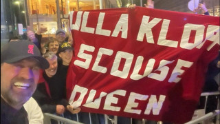 Οι οπαδοί της Λίβερπουλ έφτιαξαν πανό για την γυναίκα του Κλοπ που τον έπεισε να ανανεώσει