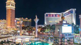 Αφεντικό για φίλημα: Μοίρασε πεντοχίλιαρα μπόνους!