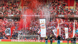 Άγριες συμπλοκές μεταξύ αστυνομικών και οπαδών μετά το Φέγενοορντ-PSV