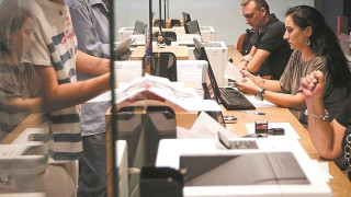 Το δημόσιο επιβραβεύει τους παραγωγικούς υπαλλήλους- Μπόνους δύο μισθούς μπροστά