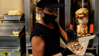 Φτάνει τα 4 ευρώ το... πιτόγυρο στη Θεσσαλονίκη - Τι λένε οι εκτιμήσεις