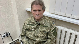 Πόλεμος στην Ουκρανία: Η Μόσχα θα εξετάσει το ενδεχόμενο να ανταλλάξει τους αιχμάλωτους μαχητές του τάγματος Αζόφ με τον Βίκτορ Μέντβεντσουκ