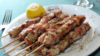 Το ελληνικό σουβλατζίδικο που βρίσκεται στα 50 καλύτερα του κόσμου!