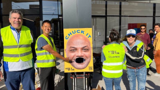 Οι φίλαθλοι των Γουόριορς έκαναν... κάδους Τσαρλς Μπάρκλεϊ!