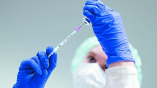 Δεν εμβολιάζονται ξανά οι Αμερικανοί- Φοβούνται τα προβλήματα καρδιάς