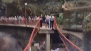 Μεξικό: Βίντεο με την κατάρρευση ξύλινης γέφυρας – 25 τραυματίες