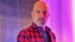 Η νέα αναβολή της πρεμιέρας Μουτσινά και ο έντονος εκνευρισμός του παρουσιαστή