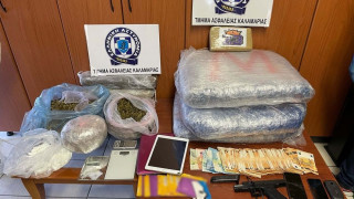 Θεσσαλονίκη: Κάνναβη, κόκα και χιλιάδες ευρώ είχε ο πιστολέρο του Φοίνικα