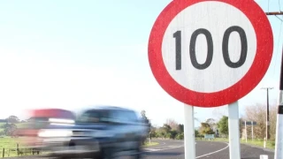 Υπέρβαση ορίου ταχύτητας: Πότε σου παίρνουν το δίπλωμα