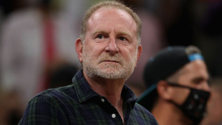 Σανς: Για μισογυνισμό και σεξισμό καταγγέλει τον ιδιοκτήτη ελληνικής καταγωγής υπάλληλος