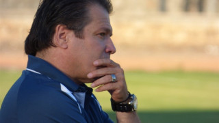 «Σαν να αγκαλιάζει την αδερφή του ερωτικά»