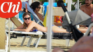 Ιταλίδα υπουργός κάνει «τόπλες» σε παραλία της Τοσκάνης (Pics)