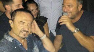 Ο Λευτέρης Πανταζής έδωσε το μικρόφωνο στον Αντώνη Ρέμο κι έγινε χαμός! (ΒΙΝΤΕΟ)