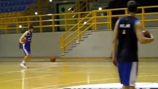 «Μάχη» στο ποδοτρίποντο για Παπανικολάου και Καλάθη (vid)