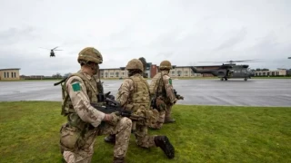 Γυναίκα μπαινόβγαινε σε στρατιωτική βάση για να ικανοποιήσει σεξουαλικά αλεξιπτωτιστές