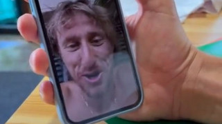 Το τηλεφώνημα του Μόντριτς σε ένα παιδί από την Μαριούπολη, που έχασε τους γονείς του στον πόλεμο