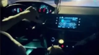 Σε διαθεσιμότητα οι δύο αστυνομικοί για το βίντεο με τα κορίτσια και το περιπολικό