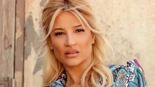 Σκορδά για Τσαφούλια: «Πλατωνικά, είναι ο άνθρωπος που είμαι ερωτευμένη μαζί του» (vid)