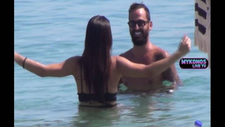 Άρης Σοϊλέδης-Μαρία Αντωνά: Πλατσουρίζουν φουλ ερωτευμένοι στη Μύκονο