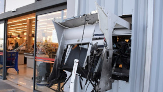 Σεπόλια: Παρανάλωμα του πυρός ΑΤΜ έξω από το Μετρό (vid)