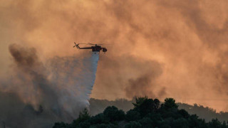 Χαλκιδική: Μάχη με τις φλόγες στο Άγιο Όρος