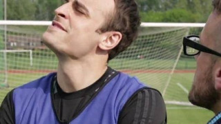 Ο Μπερμπάτοφ τα «σπάει» στο ρόλο του Νονού! (VIDEO)