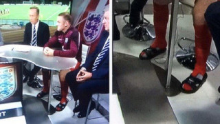 Με κάλτσες και παντόφλες σε τηλεοπτικό σόου ο Ρούνεϊ! (video+pic)