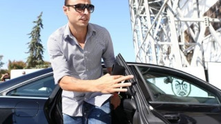 Αποθεώθηκε έξω από το γήπεδο, έφυγε για προπόνηση! (VIDEO)