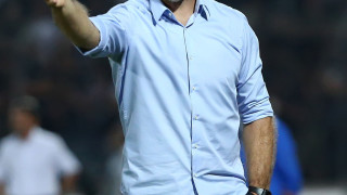 Με «φονικό όπλο»μπροστά. Άοπλος πίσω;