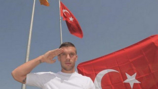 Ο χαιρετισμός του Ποντόλσκι που προκάλεσε σάλο! (pic)