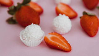 Το λαχταριστό κόκκινο φρούτο που προστατεύει τη μνήμη