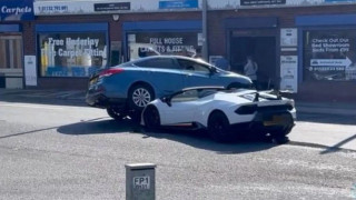 Το πιο «κουφό» τροχαίο έγινε στο Λιντς με μία Lamborghini αξίας 250.000 λιρών