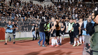 Οπαδοί της Παρτιζάν ανάγκασαν τους παίκτες να βγάλουν τις φανέλες