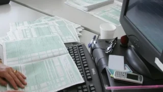 Φορολογικές δηλώσεις: Αυξήθηκαν τα δηλωθέντα εισοδήματα - Πότε λήγει η προθεσμία