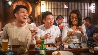 Ιαπωνία: Το κράτος καλεί τους νέους να πίνουν περισσότερο