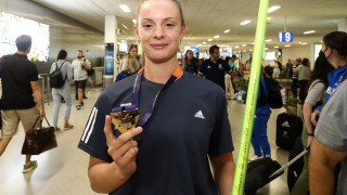 Χαμός στην επιστροφή της Ελίνας Τζένγκο στη Θεσσαλονίκη (vids)