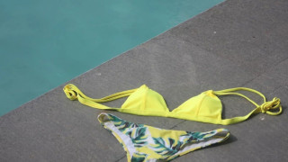 «Οι γυναίκες θα πρέπει να κολυμπούν γυμνόστηθες»