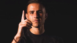 Και με τη βούλα στη Χάλ ο Δημήτρης Πέλκας!