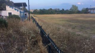 Καταγγελίες για το γήπεδο του Φοίνικα: «Οι αθλητές κάνουν την ανάγκη τους στους τοίχους»