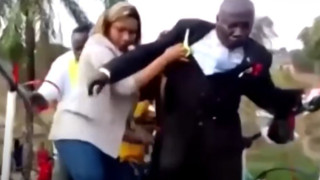 Απίστευτο γεγονός στο Κονγκό: Κατέρρευσε γέφυρα στα εγκαίνιά της!